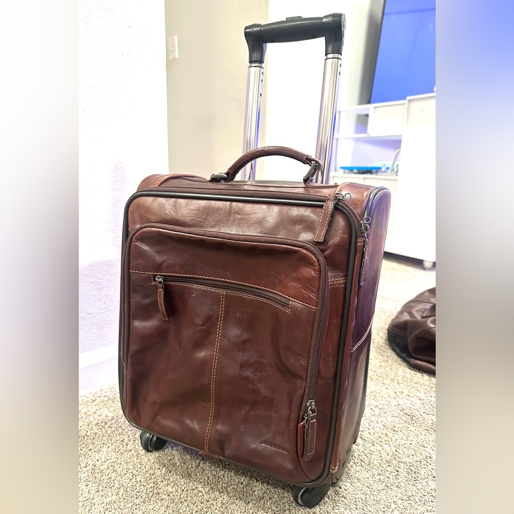 Jack Georges Voyager leather lugagge wheeler